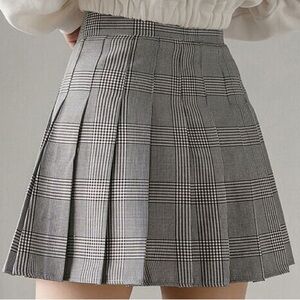 Aritzia - Sunday Best - Pleated Plaid Mini Skirt